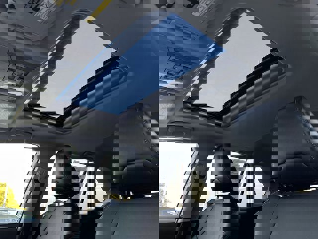 Used 2021 Toyota RAV4 XLE Premium w/ Carpet Mat Package (TMS) image 17