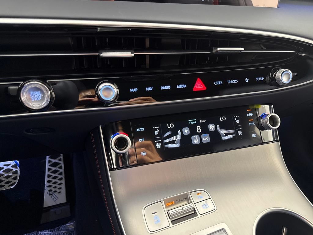 New 2027 Genesis GV70 2.5T Sport Prestige AWD/4WD image 22