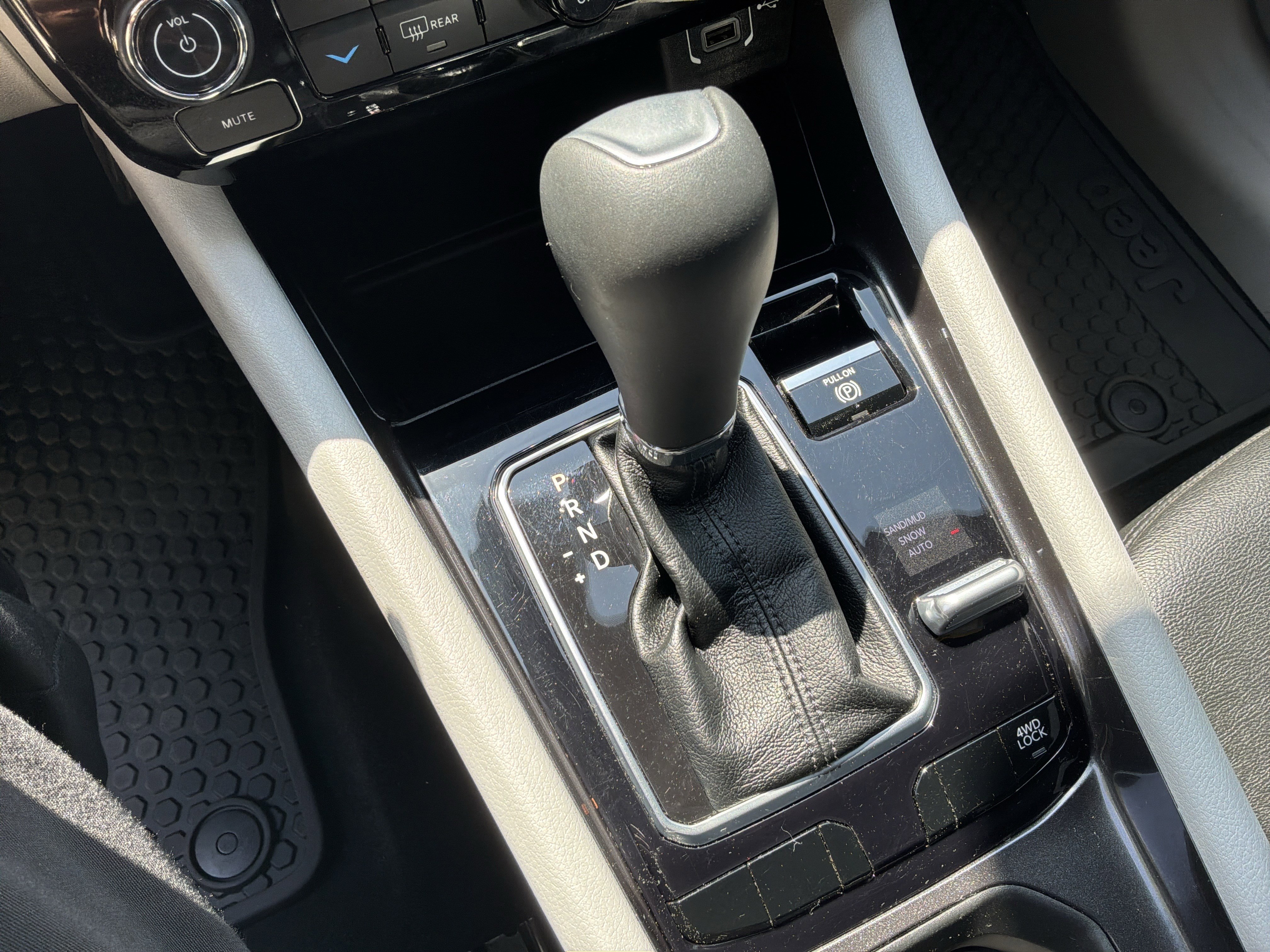 Used 2024 Jeep Compass Latitude w/ Convenience Group image 30