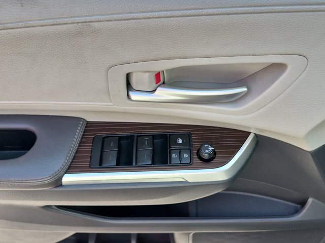 Used 2023 Toyota Sienna XLE FWD image 19