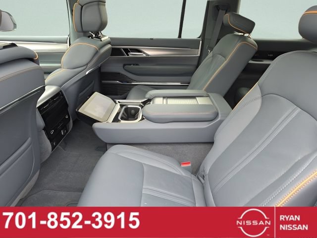 Used 2023 Jeep Grand Wagoneer Series II AWD/4WD image 11