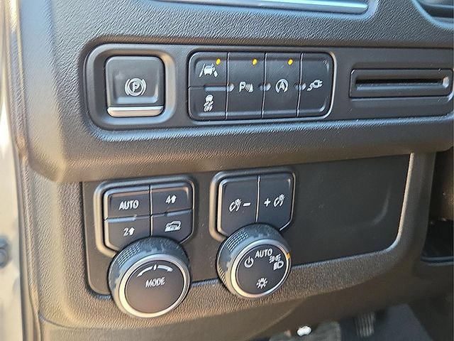 Used 2021 Chevrolet Tahoe RST w/ Luxury Package AWD/4WD image 19