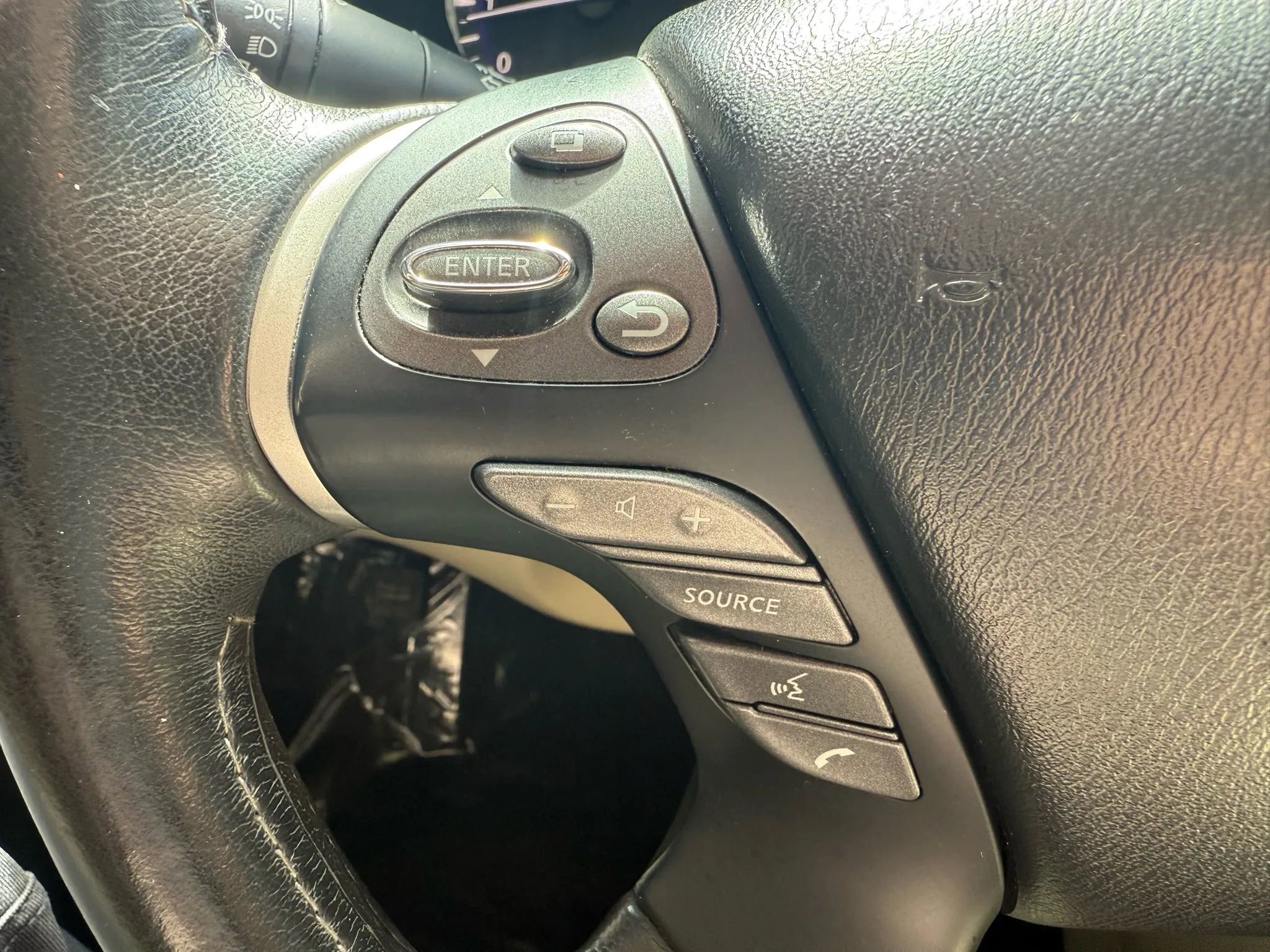 Used 2019 INFINITI QX60 Luxe w/ Essential Package image 9