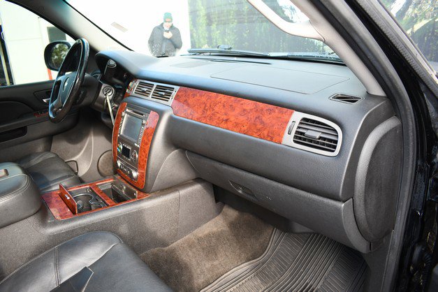 Used 2013 Chevrolet Suburban LTZ image 25