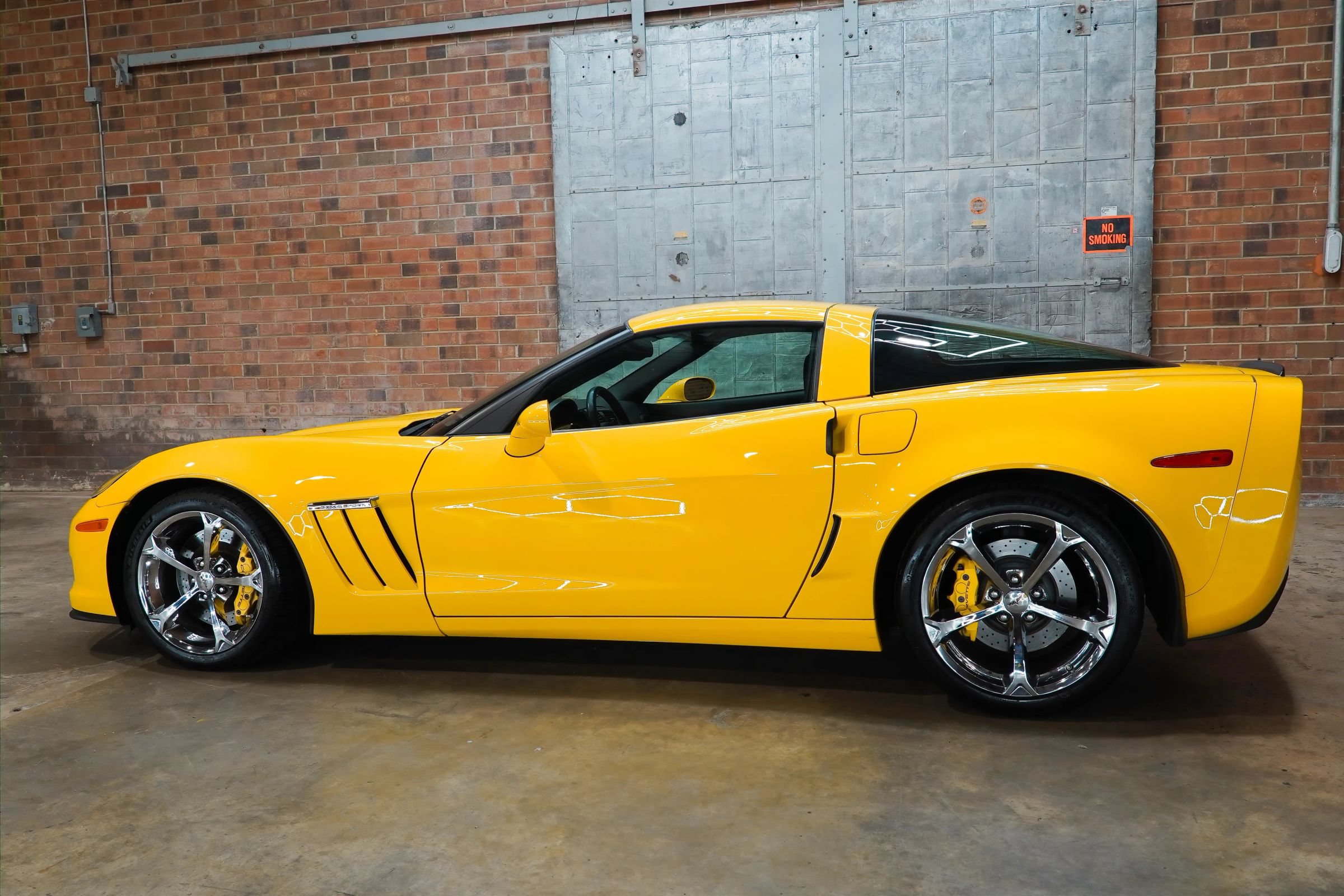 Used 2013 Chevrolet Corvette Grand Sport w/ 3LT Preferred Equipment Group RWD image 9