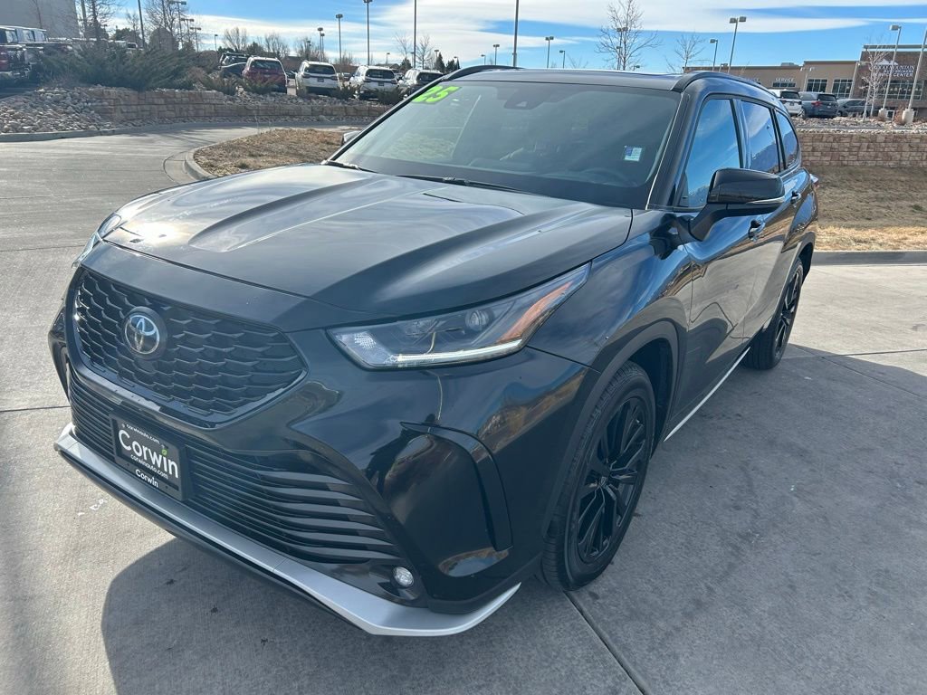 Used 2025 Toyota Highlander XSE image 3
