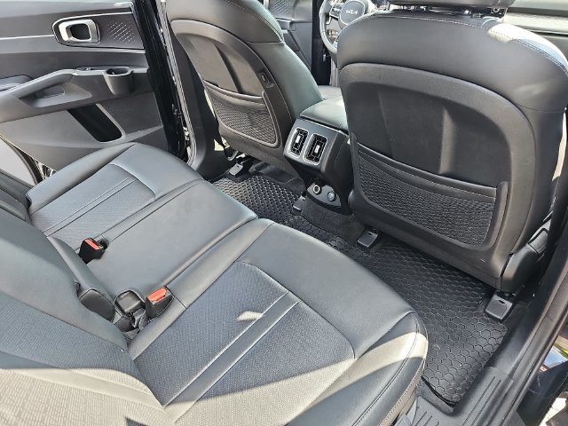 Used 2022 Kia Sorento S w/ Panoramic Sunroof Package FWD image 13