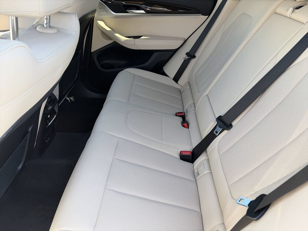 Used 2024 BMW X3 sDrive30i w/ Convenience Package w/ZPA RWD image 16