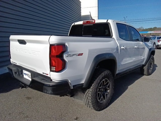 Used 2024 Chevrolet Colorado ZR2 w/ ZR2 Convenience Package III image 3