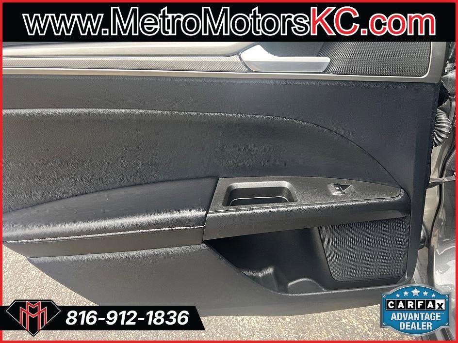 Used 2020 Ford Fusion SE image 26