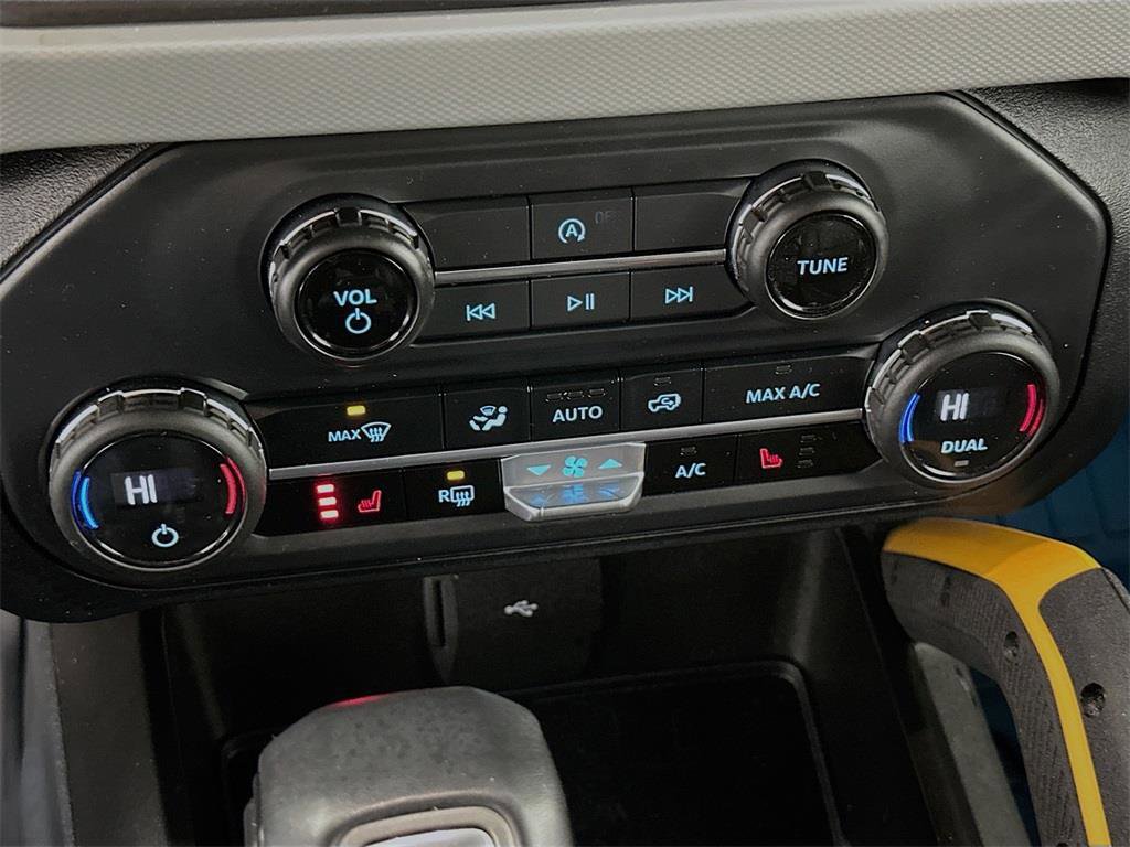 Used 2023 Ford Bronco Badlands image 17