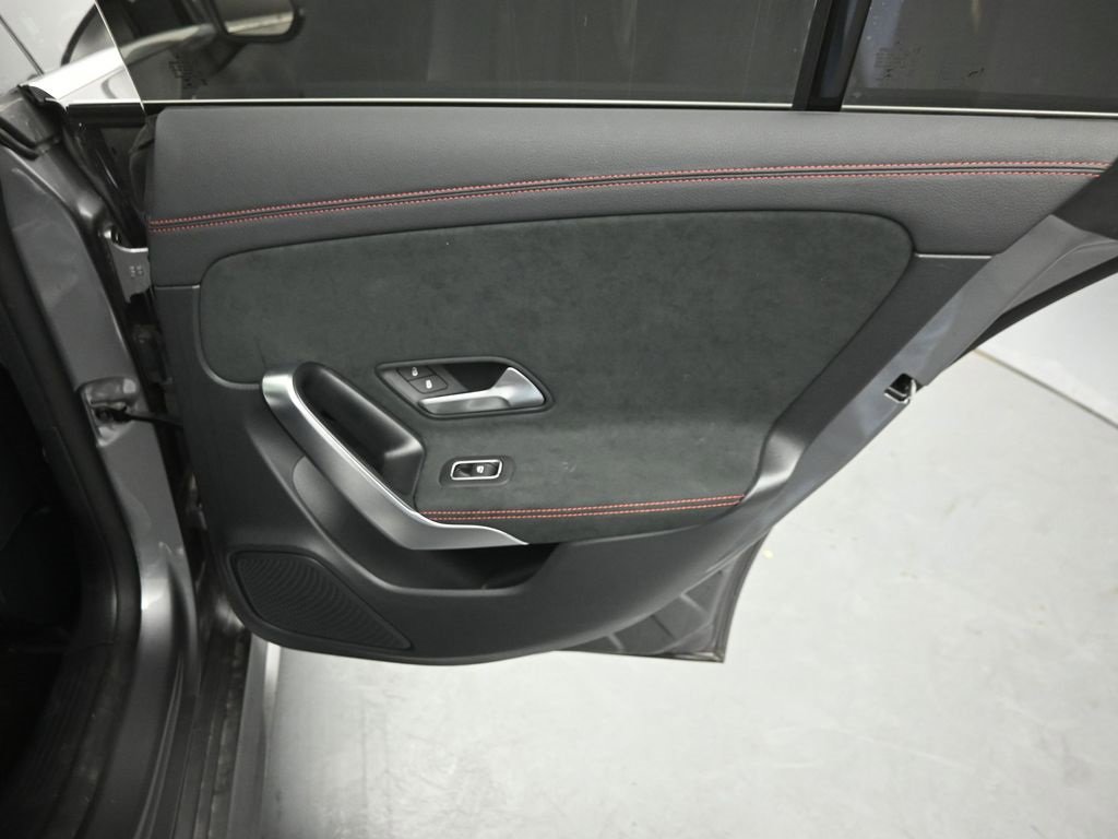 Used 2022 Mercedes-Benz CLA 250 4MATIC image 28
