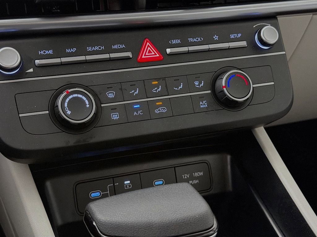 Used 2025 Hyundai Tucson SE FWD image 19