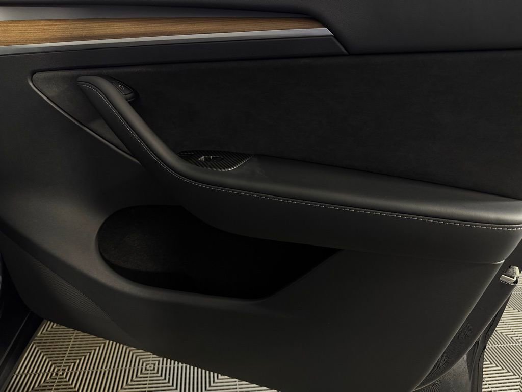 Used 2024 Tesla Model Y Long Range image 33