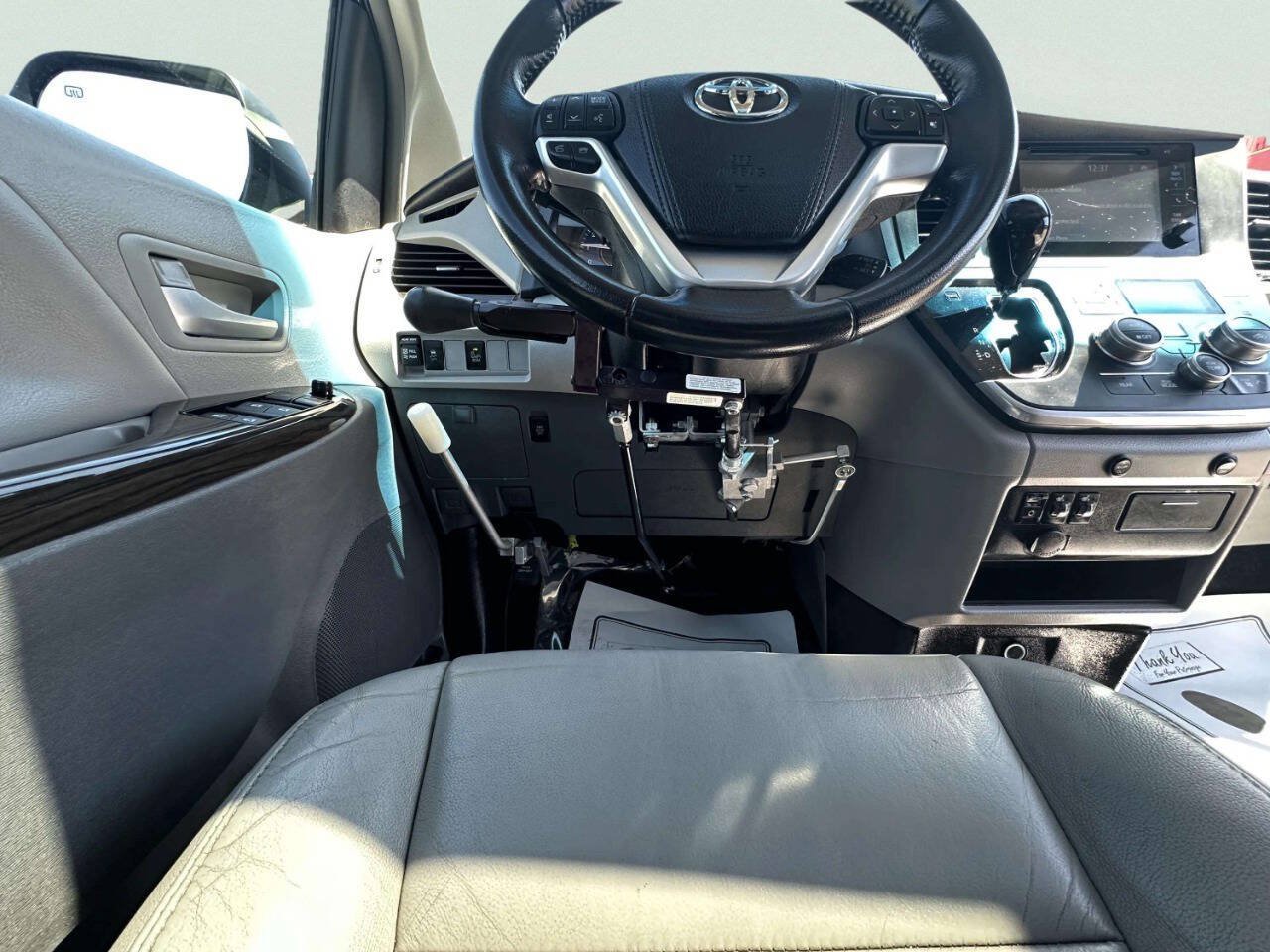 Used 2016 Toyota Sienna XLE FWD image 25