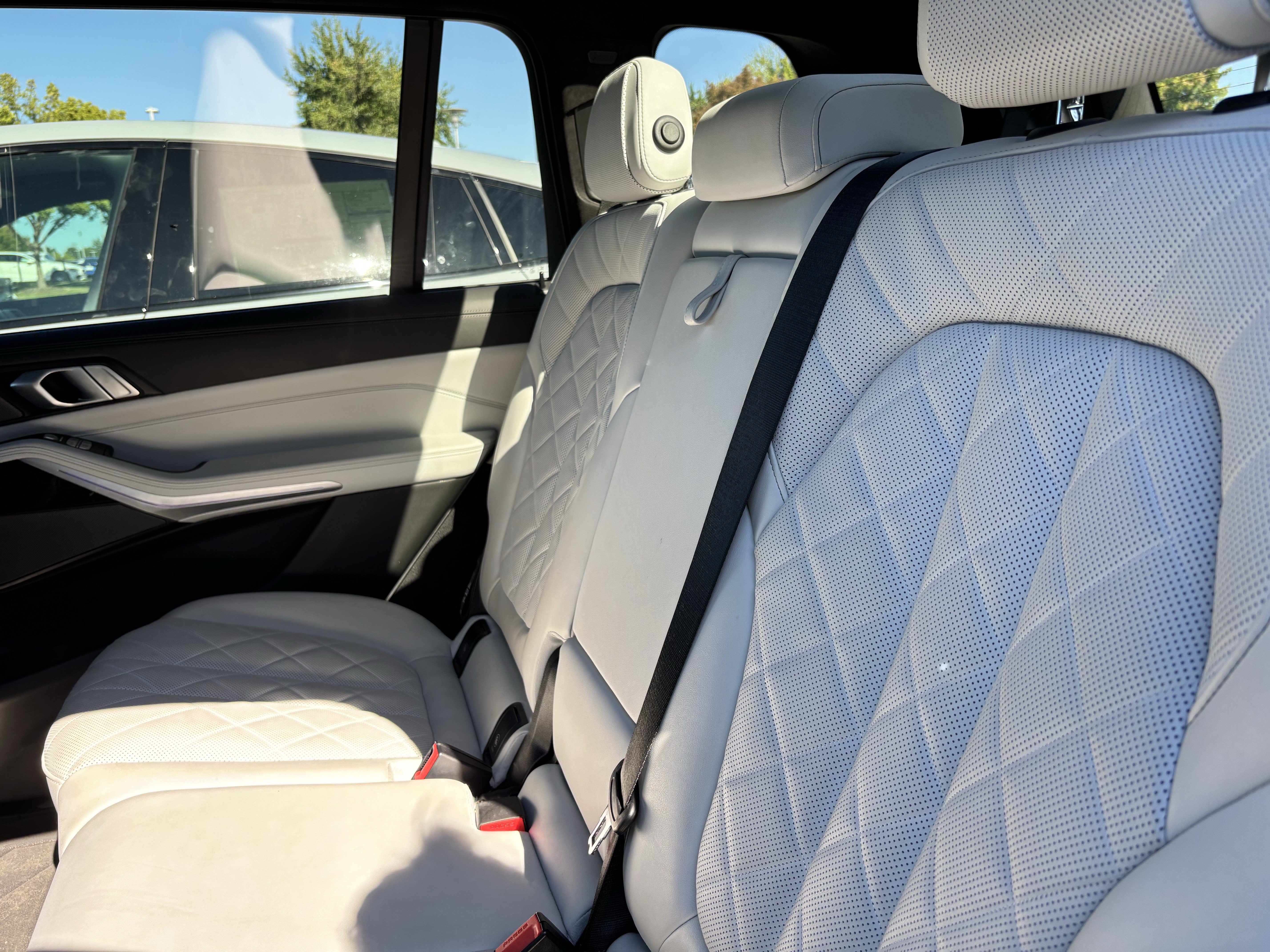 Certified 2023 BMW X7 xDrive40i w/ M Sport Package AWD/4WD image 33