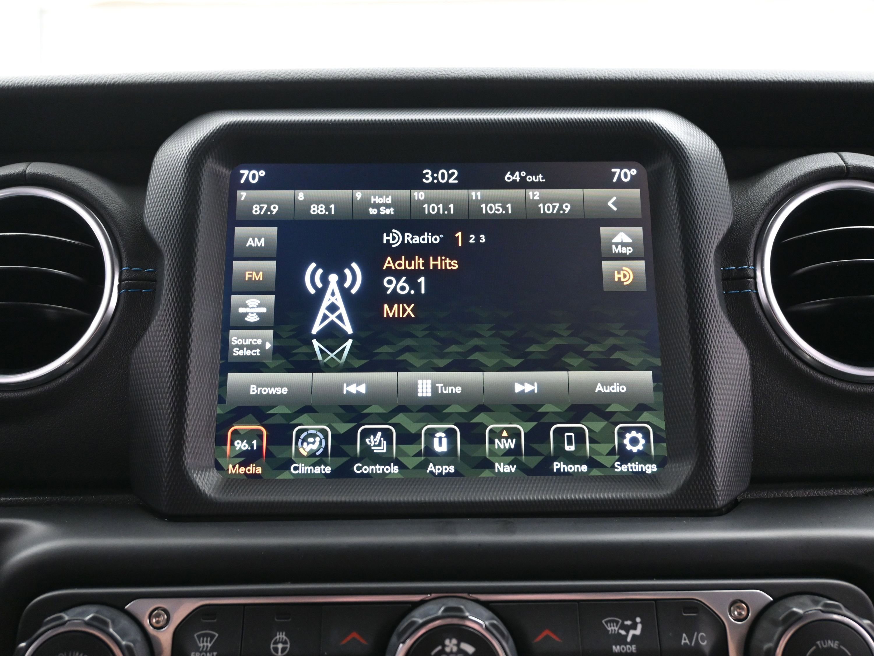 Used 2022 Jeep Wrangler Unlimited Rubicon 4xe w/ Cold Weather Group image 31