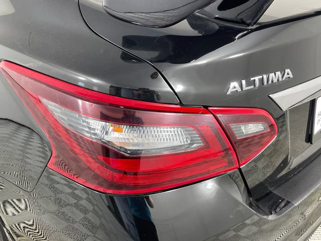 Used 2017 Nissan Altima 2.5 SR w/ Midnight Edition Package FWD image 17