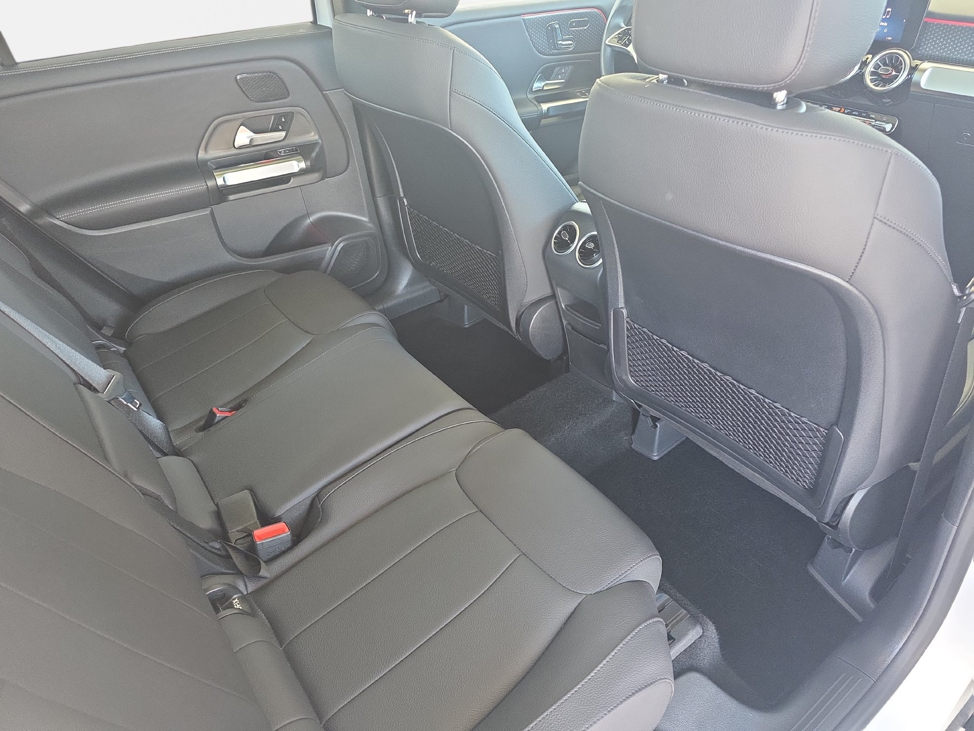 Used 2026 Mercedes-Benz GLB 250 image 11
