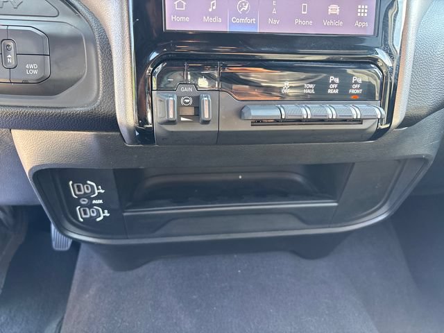 Used 2025 RAM 2500 Big Horn AWD/4WD image 32