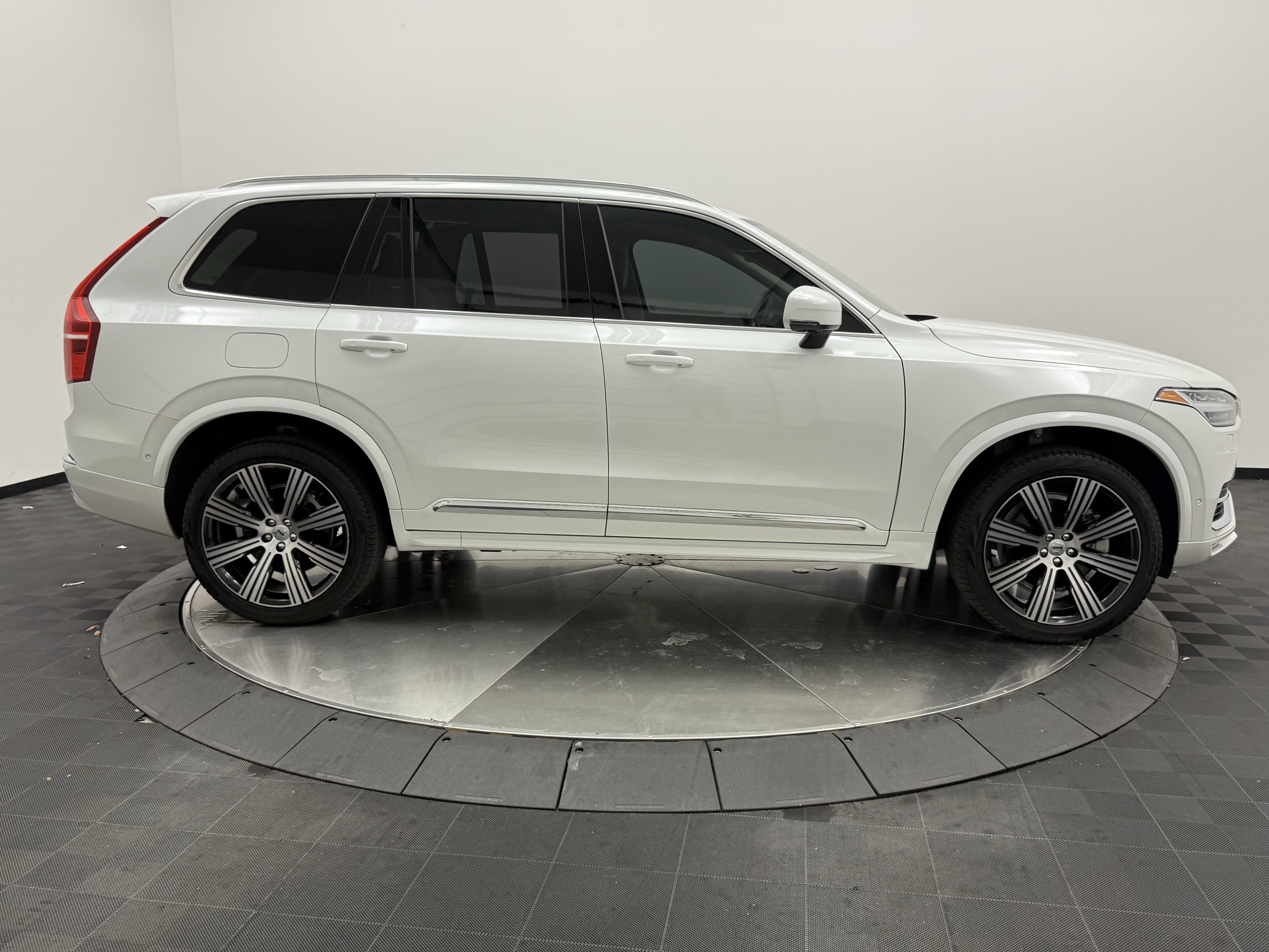 Certified 2024 Volvo XC90 B5 Plus AWD/4WD image 8