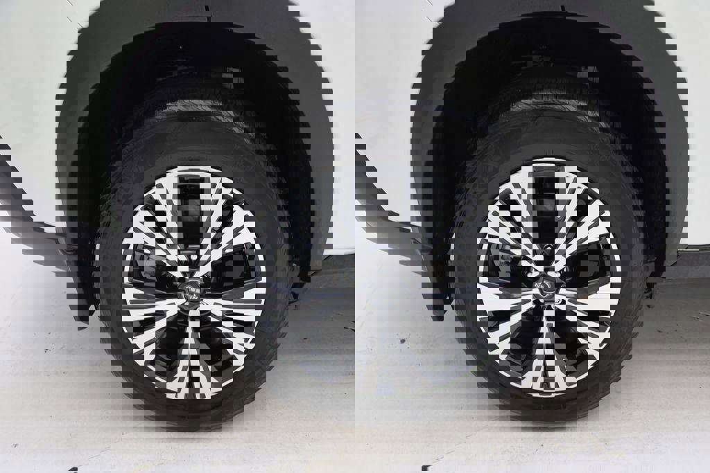 Used 2023 Nissan Rogue SV w/ SV Premium Package image 10