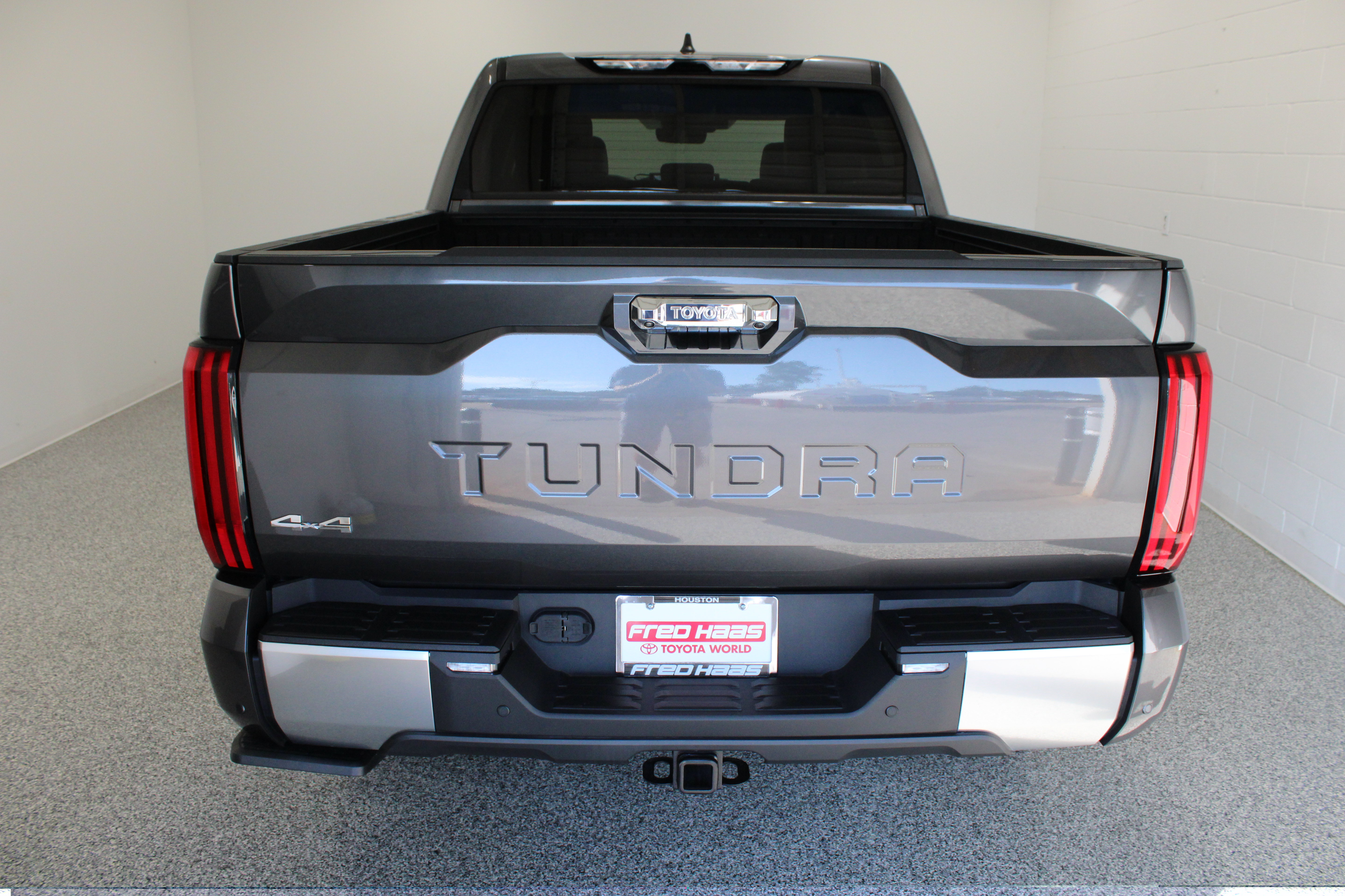 Used 2024 Toyota Tundra Limited w/ Power Package AWD/4WD image 8