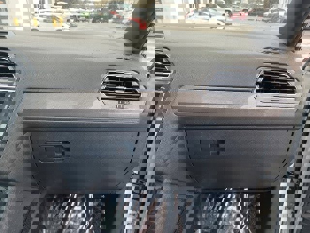 Used 2023 Volkswagen Tiguan SE R-Line image 43