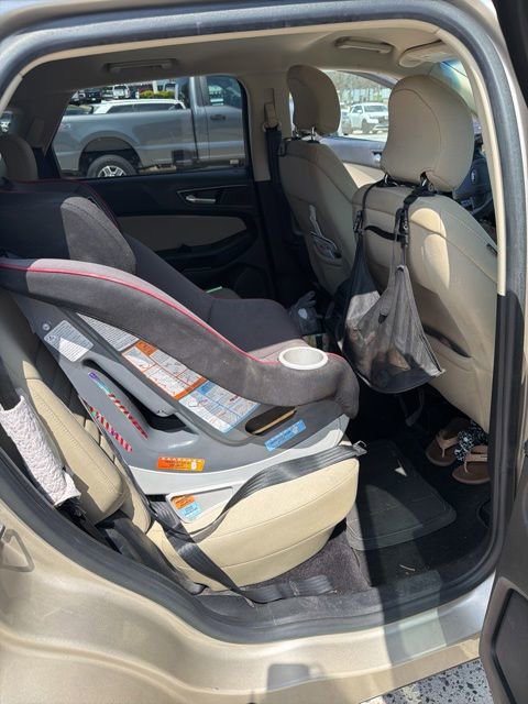 Used 2017 Ford Edge SE FWD image 17
