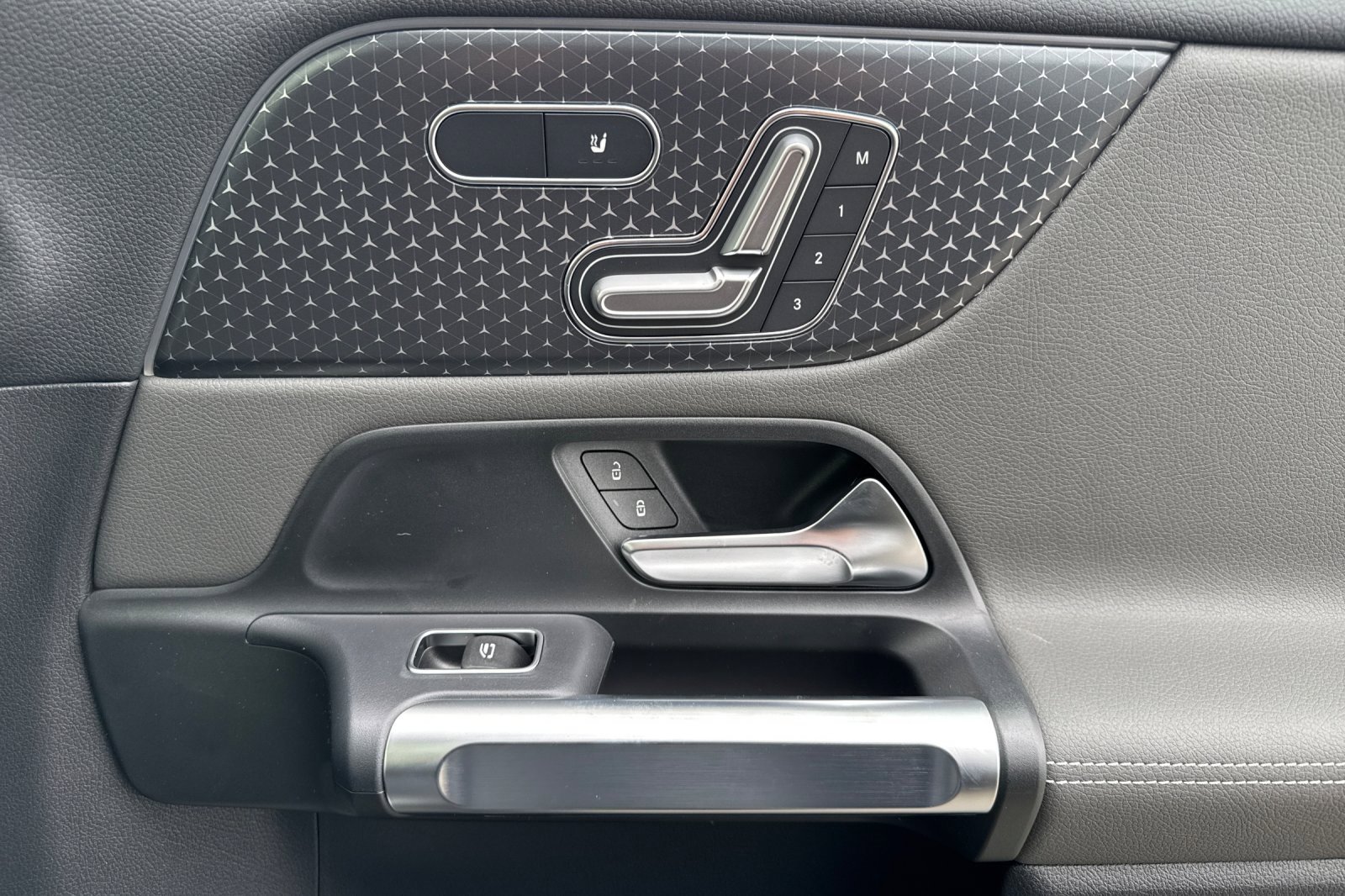 New 2025 Mercedes-Benz EQB 350 4MATIC SUV image 21