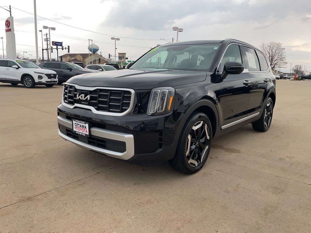 Used 2025 Kia Telluride S image 2