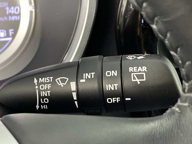 Used 2024 Toyota Highlander XLE AWD/4WD image 18