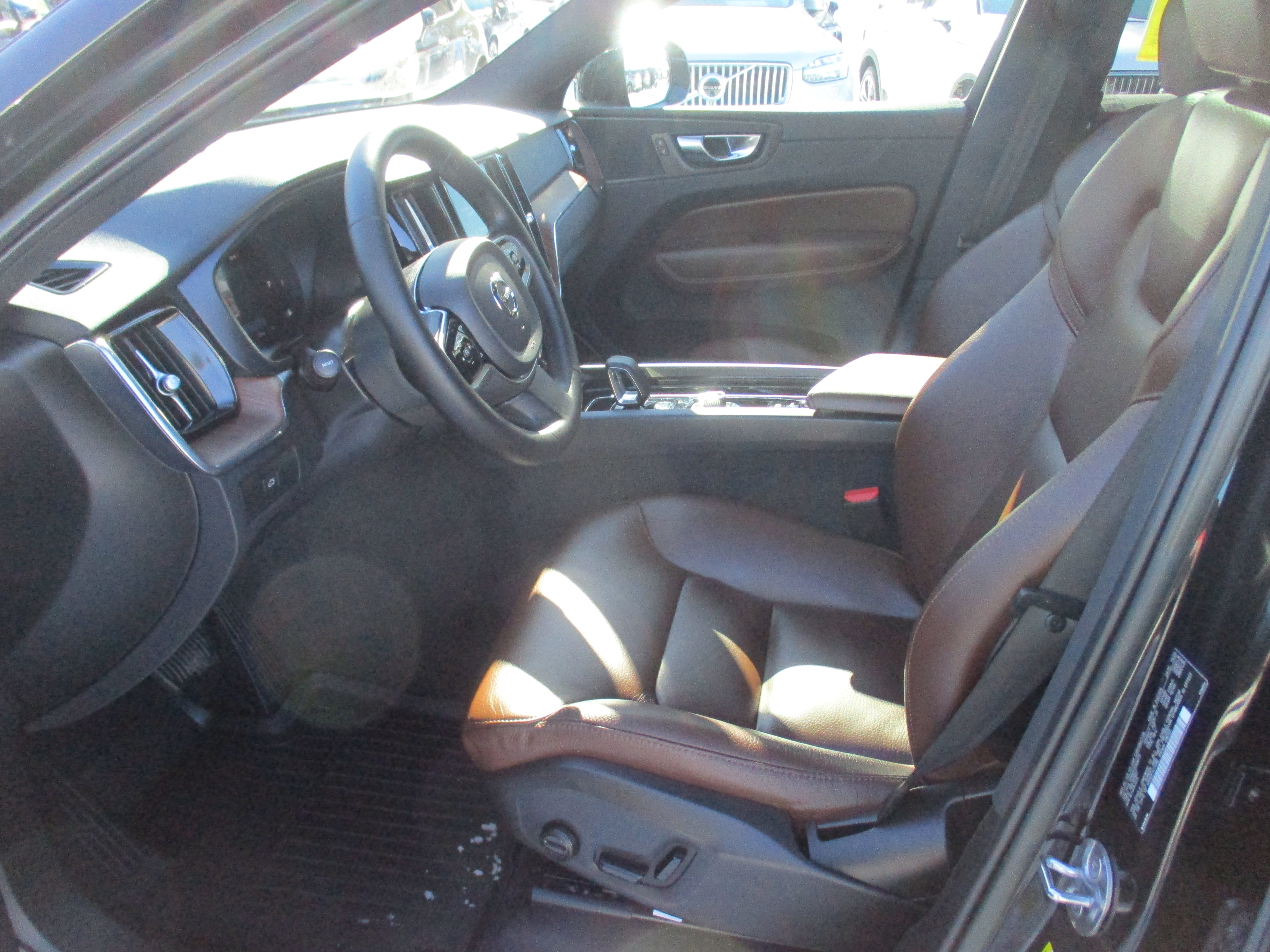 Certified 2023 Volvo XC60 B5 Plus image 12