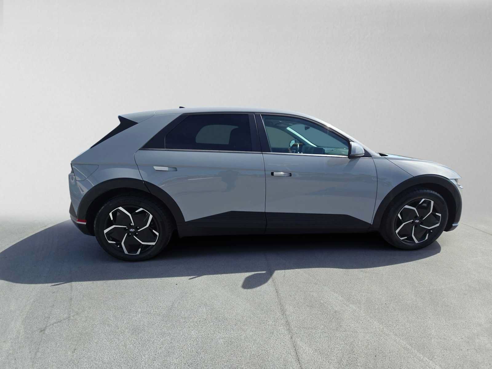 Used 2024 Hyundai Ioniq 5 SEL RWD image 2