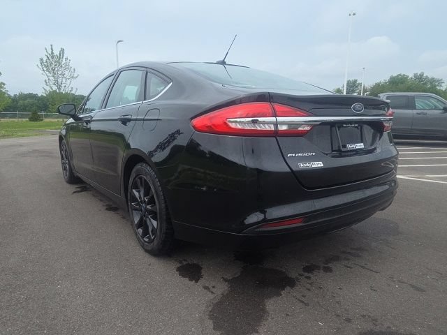 Used 2017 Ford Fusion SE FWD image 12