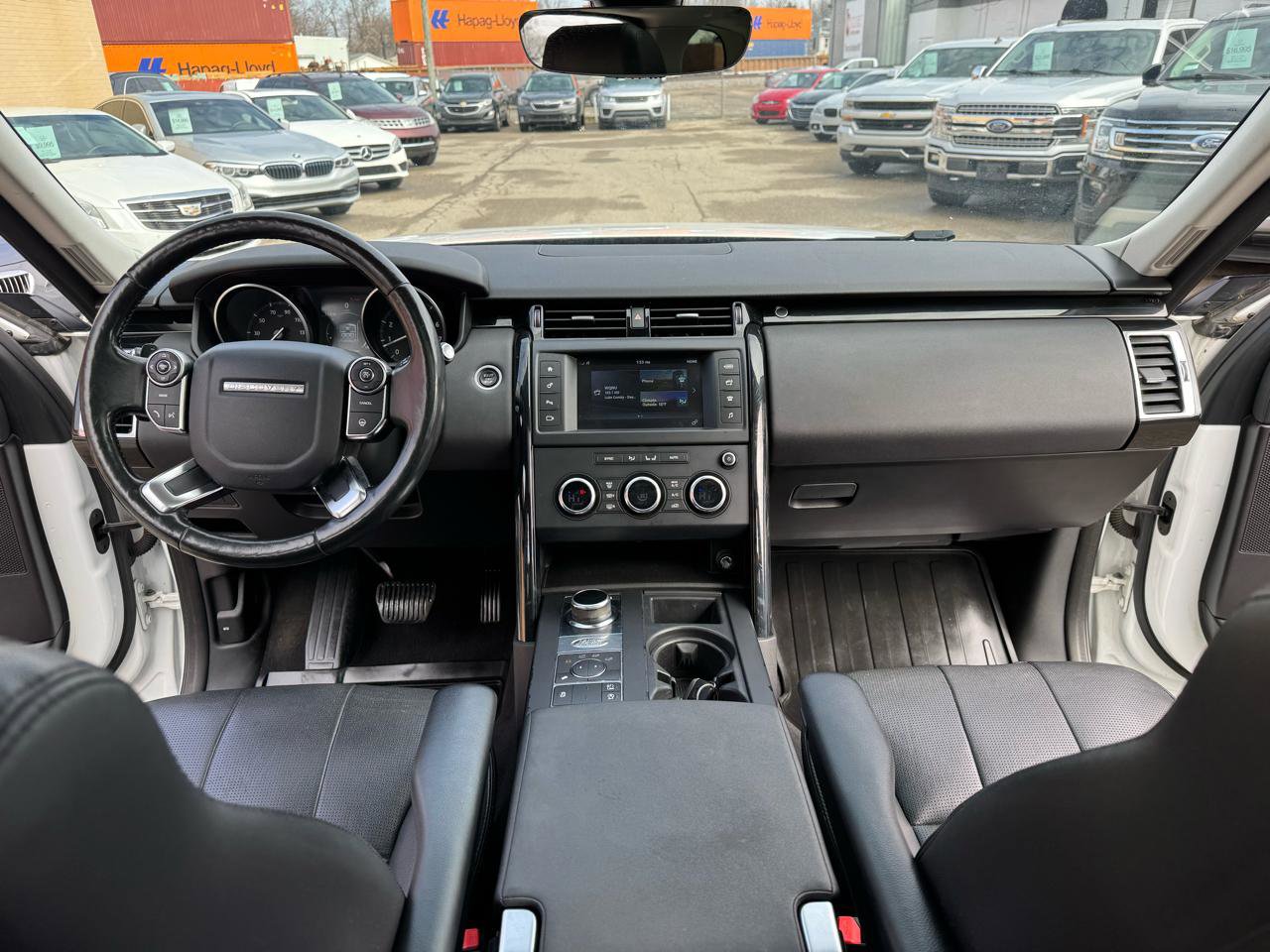 Used 2017 Land Rover Discovery SE image 23