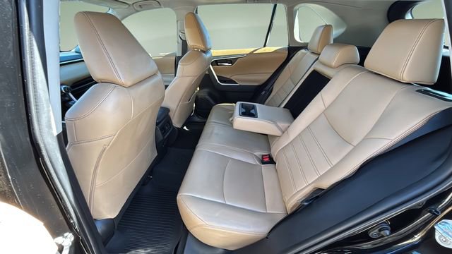 Used 2021 Toyota RAV4 XLE Premium image 20