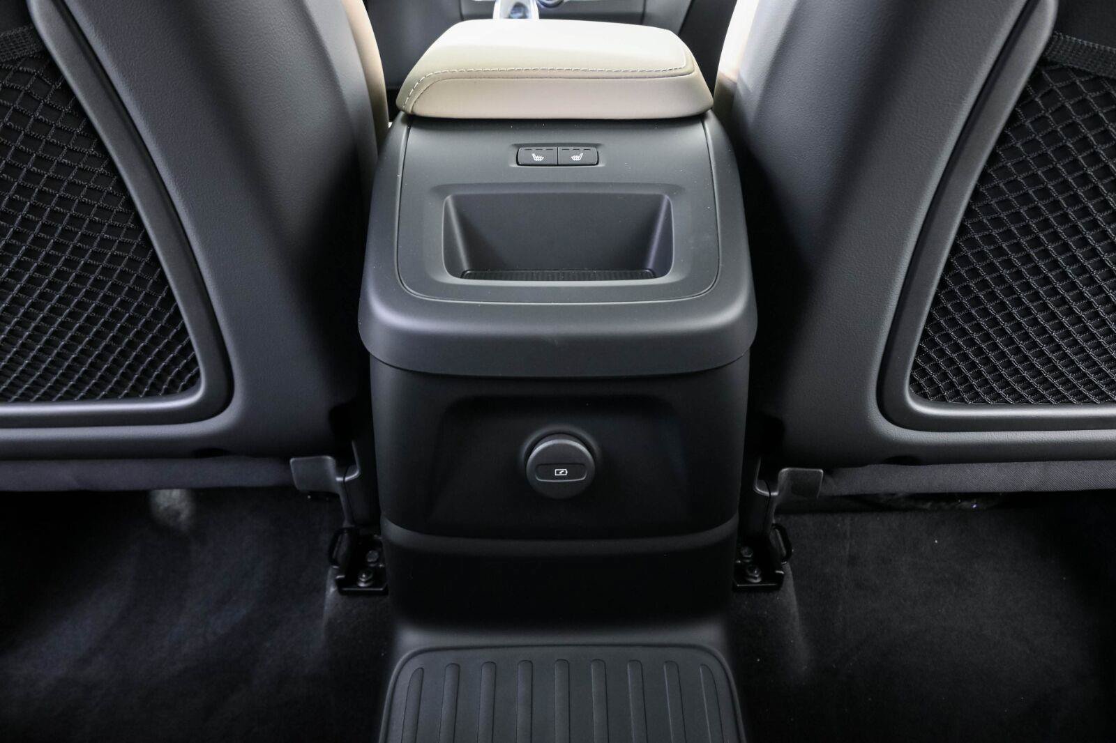 New 2026 Volvo XC60 T8 Plus w/ Protection Package Premier AWD/4WD image 20