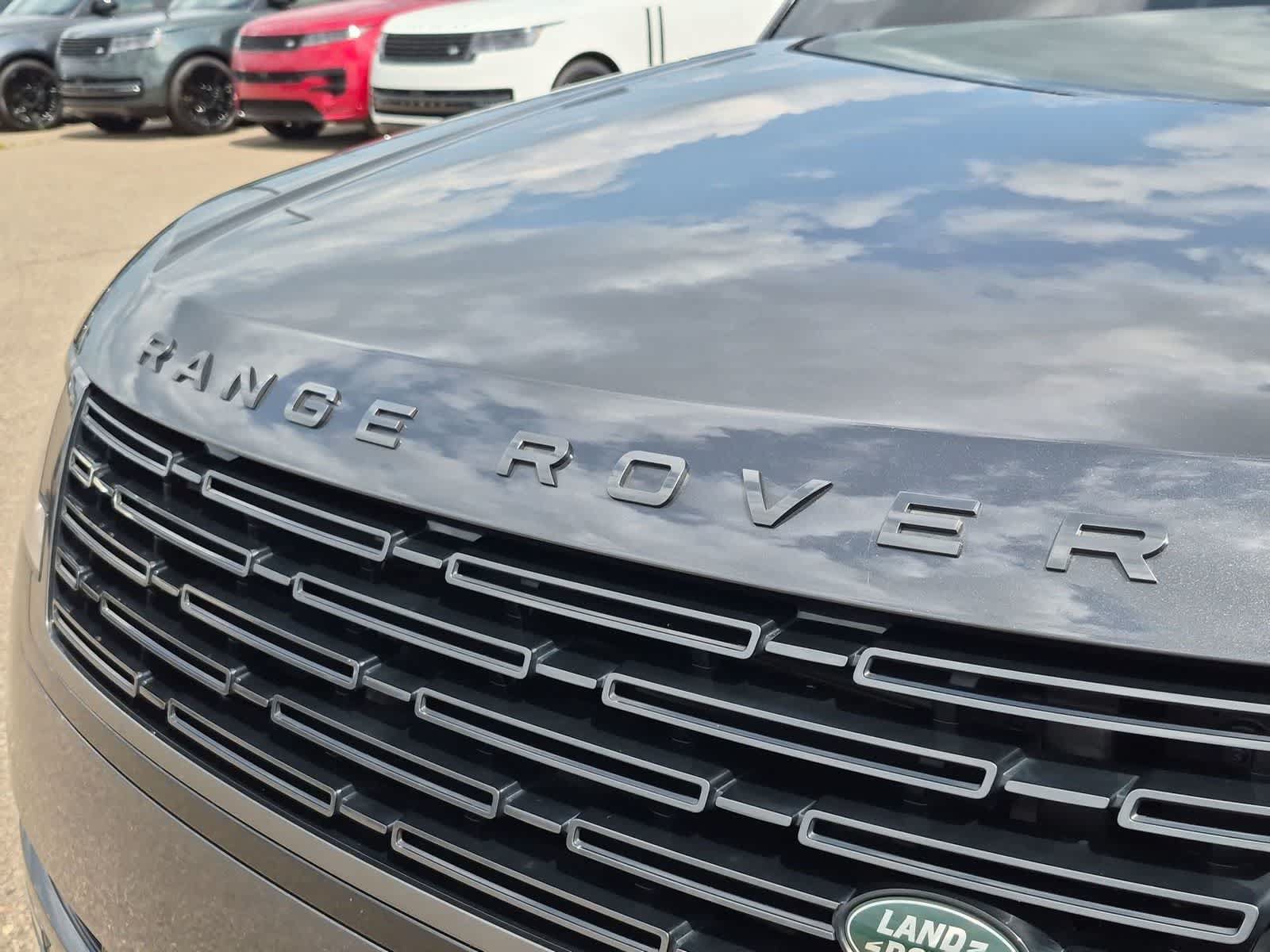 Used 2025 Land Rover Range Rover SE AWD/4WD image 12