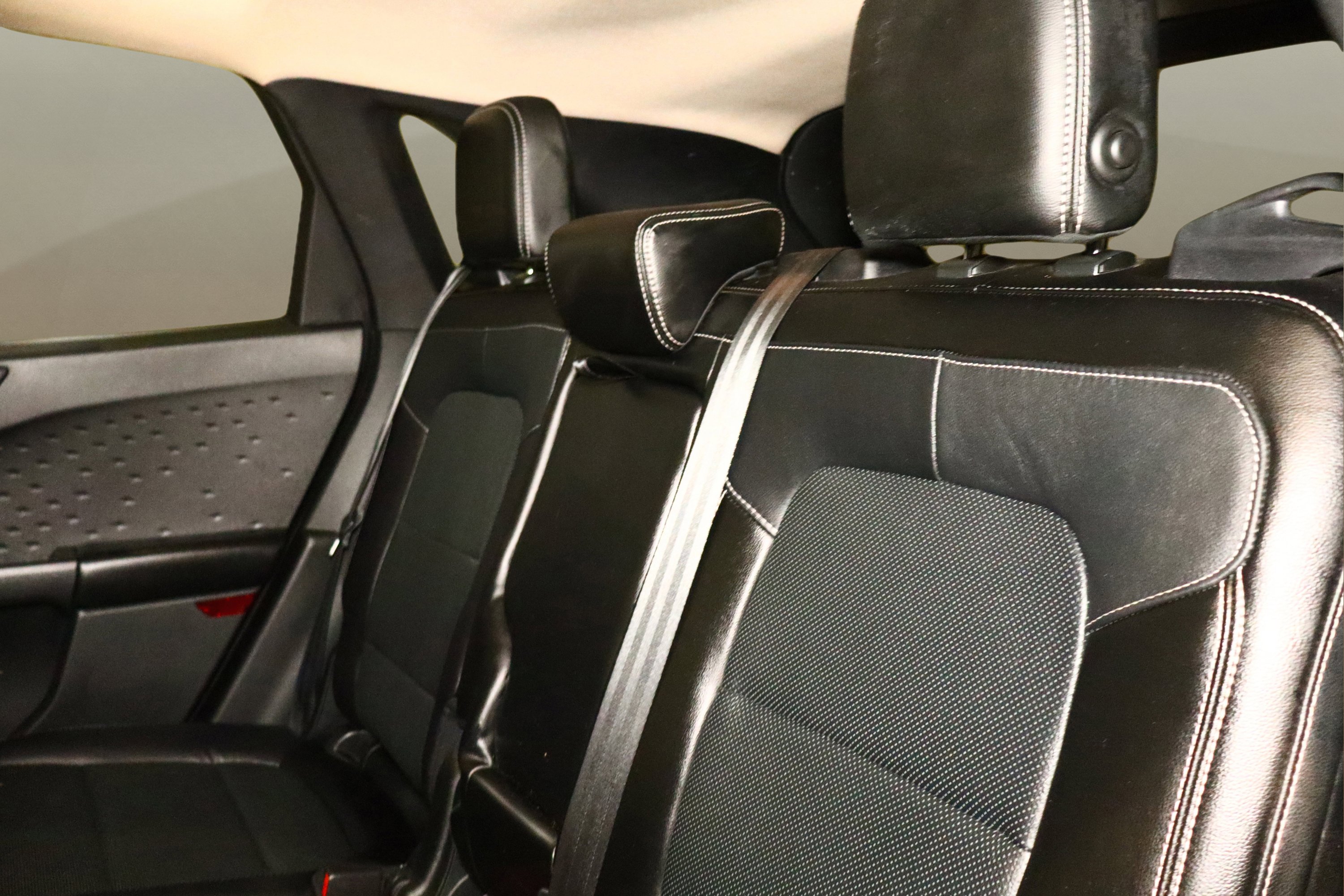 Used 2020 Ford Escape Titanium image 13