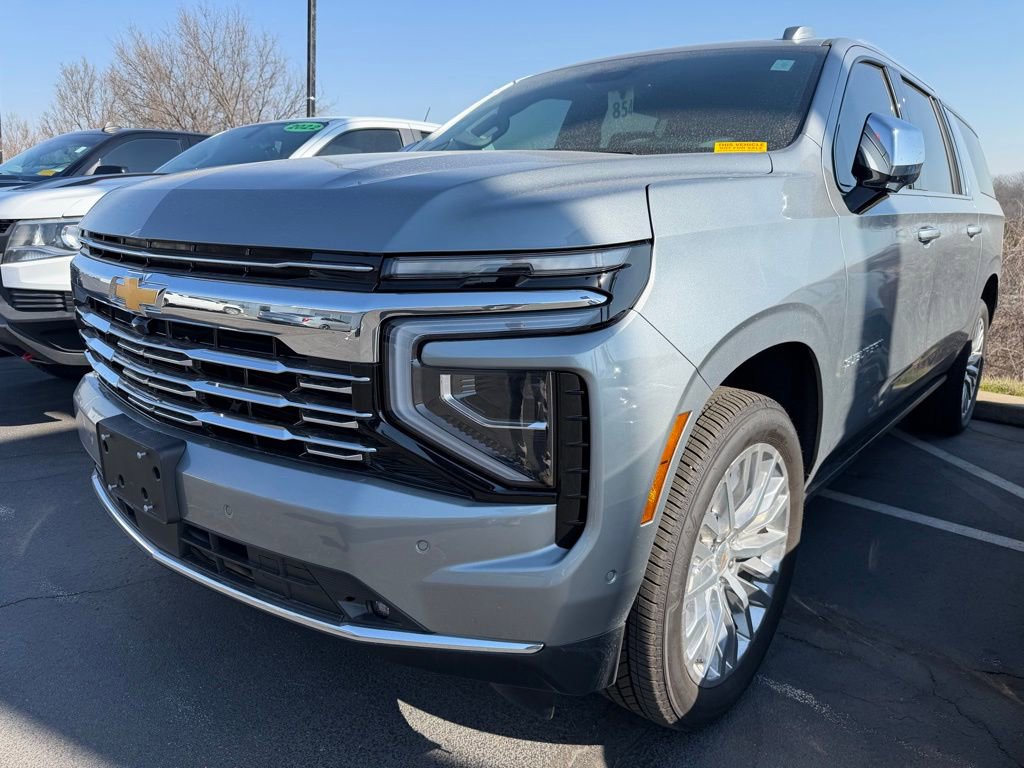 Used 2025 Chevrolet Suburban Premier image 2