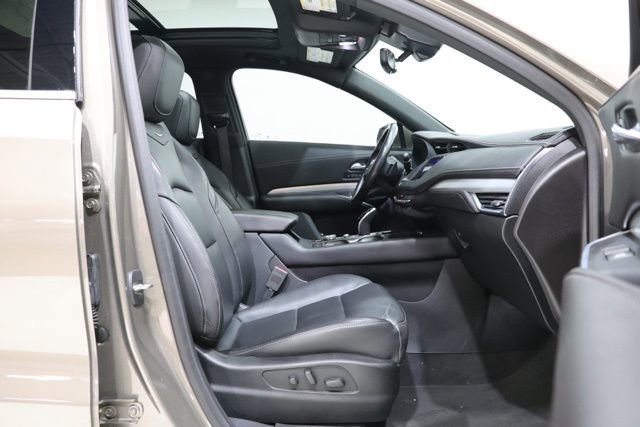 Used 2020 Cadillac XT4 Premium Luxury w/ Technology Package FWD image 37