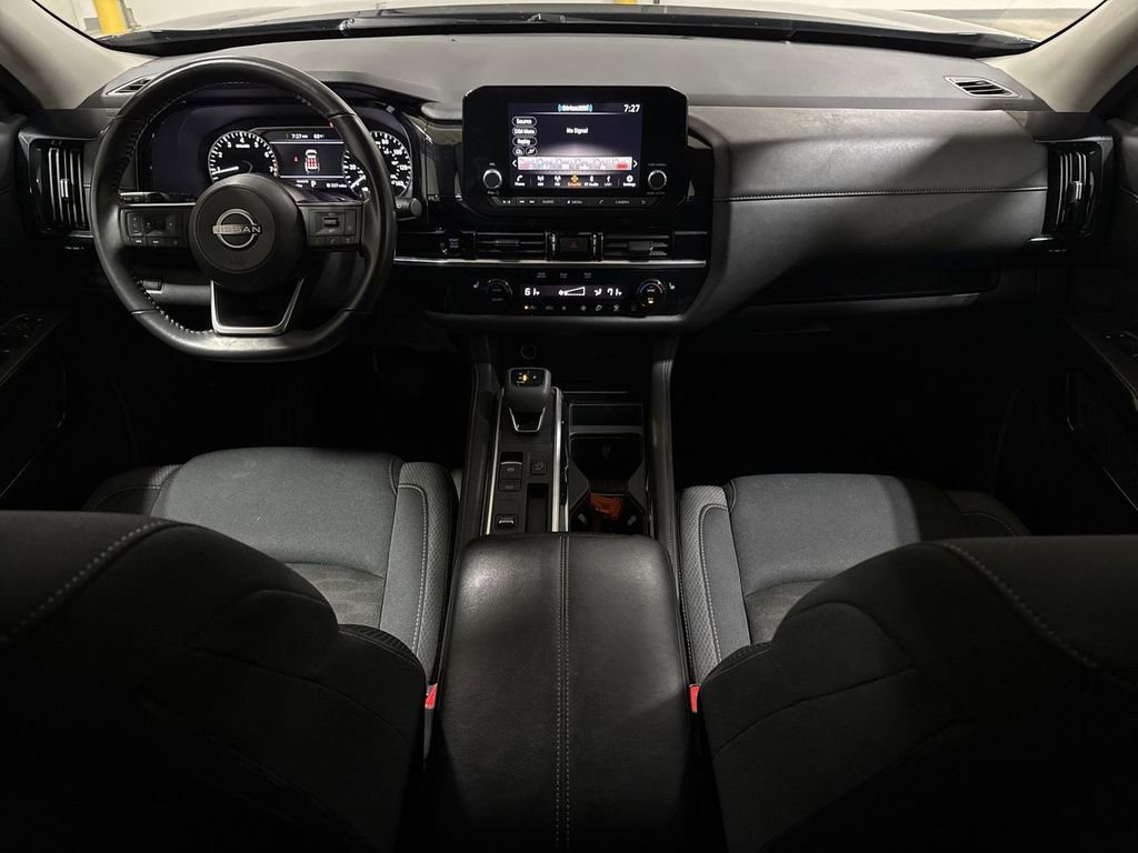 Used 2025 Nissan Pathfinder SV FWD image 10