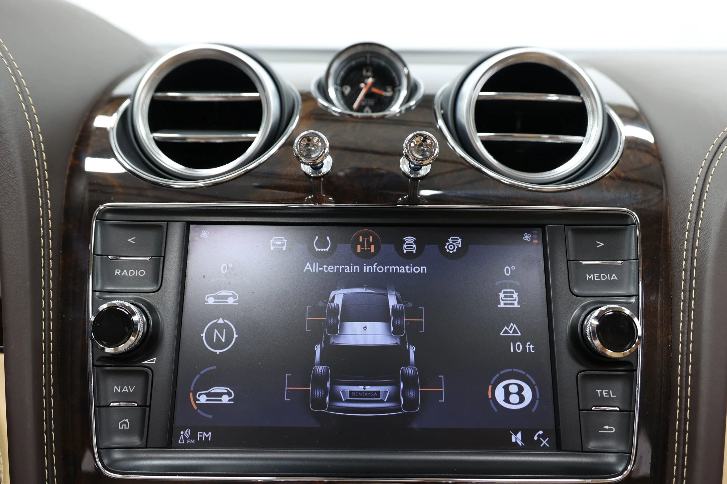 Used 2018 Bentley Bentayga AWD/4WD image 38