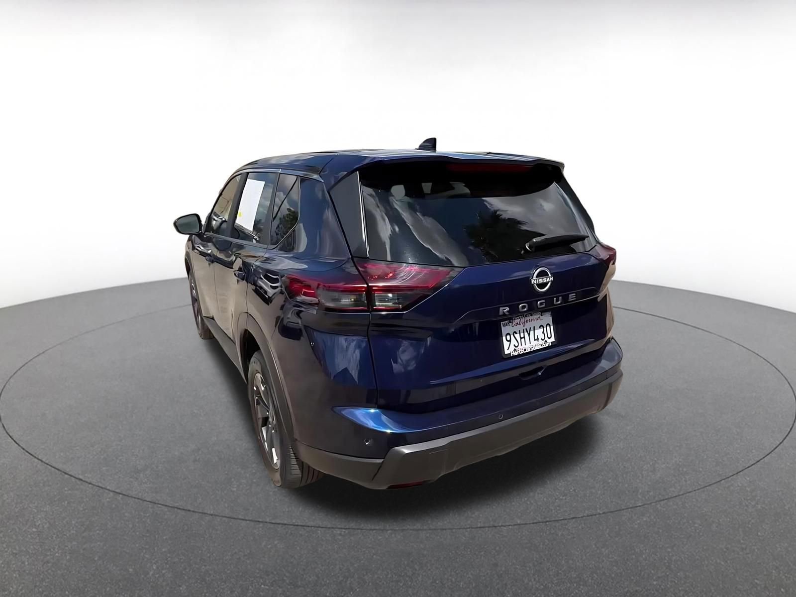 Used 2025 Nissan Rogue SV FWD image 11