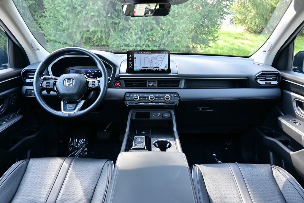 Used 2025 Honda Pilot Elite image 29