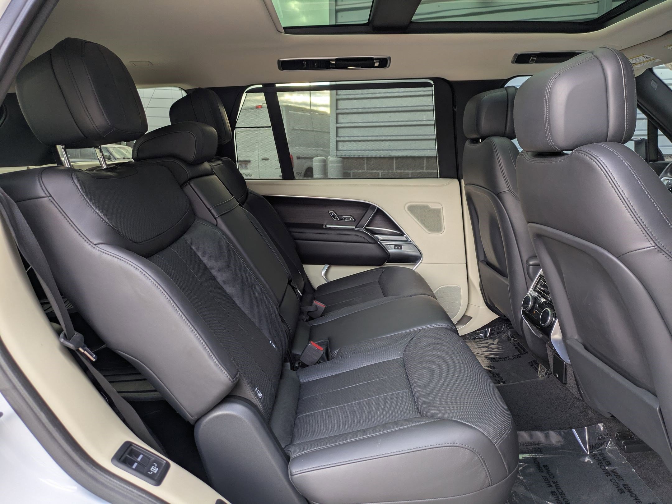 Certified 2022 Land Rover Range Rover Long Wheelbase SE image 31