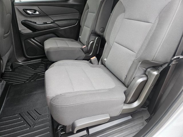 Used 2023 Chevrolet Traverse LT FWD image 18