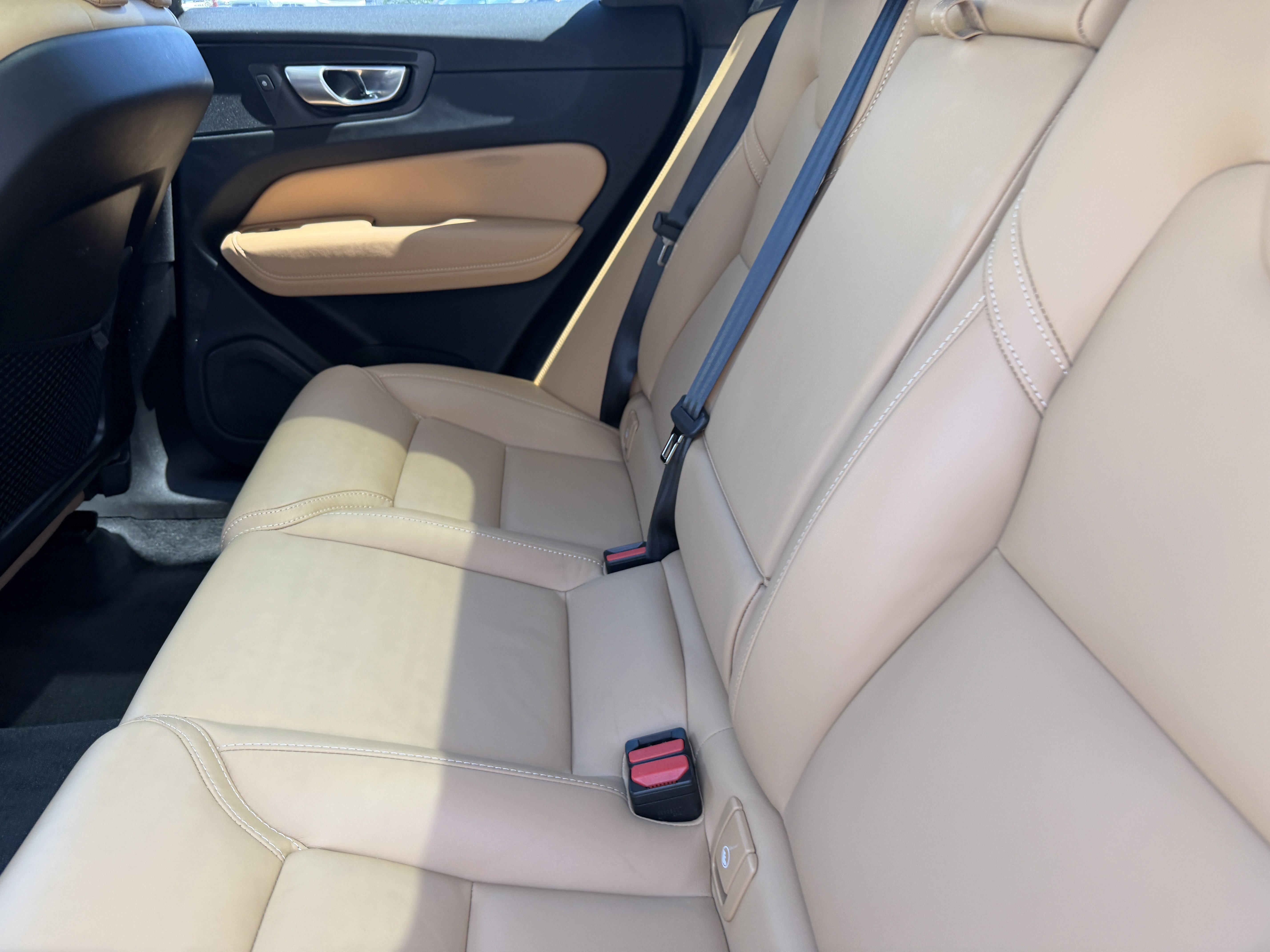 Certified 2023 Volvo XC60 B5 Ultimate FWD image 17