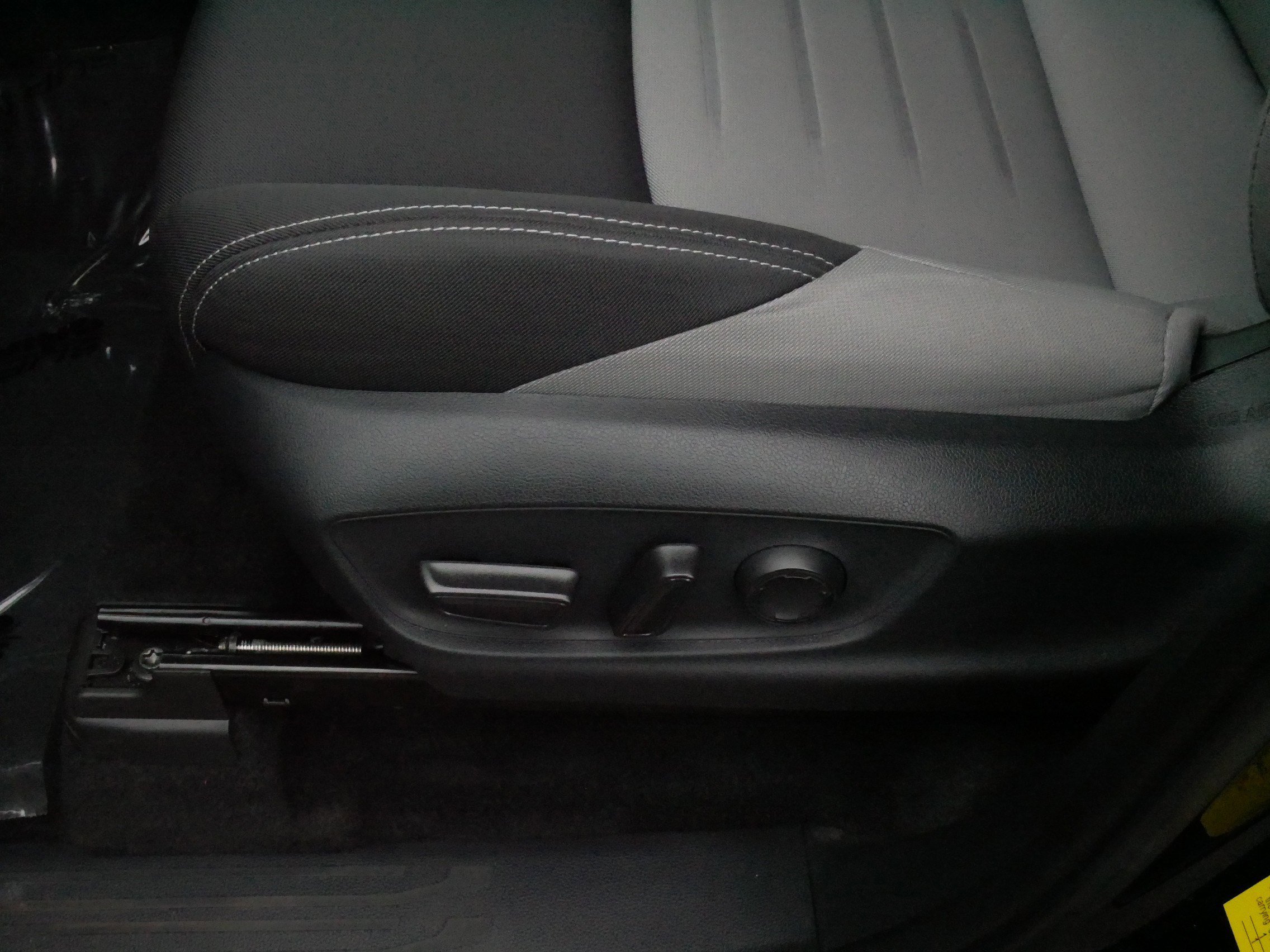 Used 2025 Toyota Tacoma TRD Sport w/ TRD Sport Upgrade Package image 20